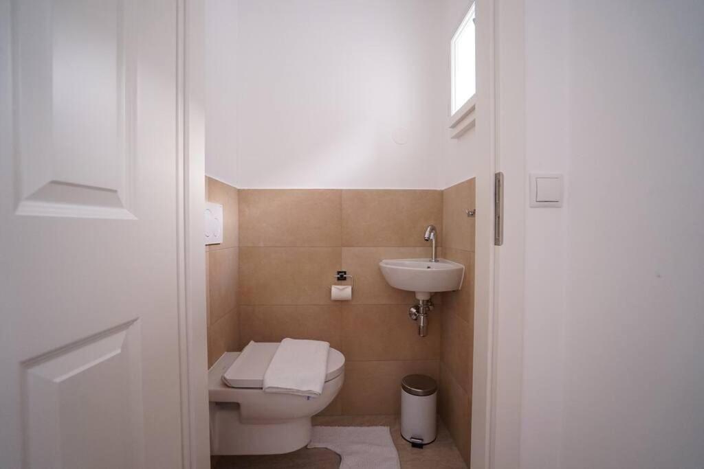 Apartmán Authentic Austrian Flat In The South Of Vienna Modling Exteriér fotografie